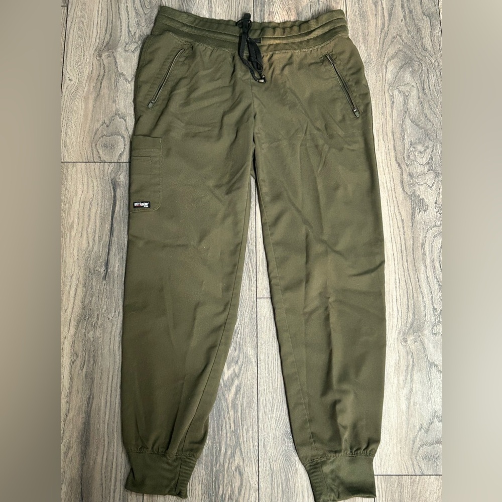 Women’s Small Olive green Jogger scrub bottom Greys Anatomy by Barco #scrubs